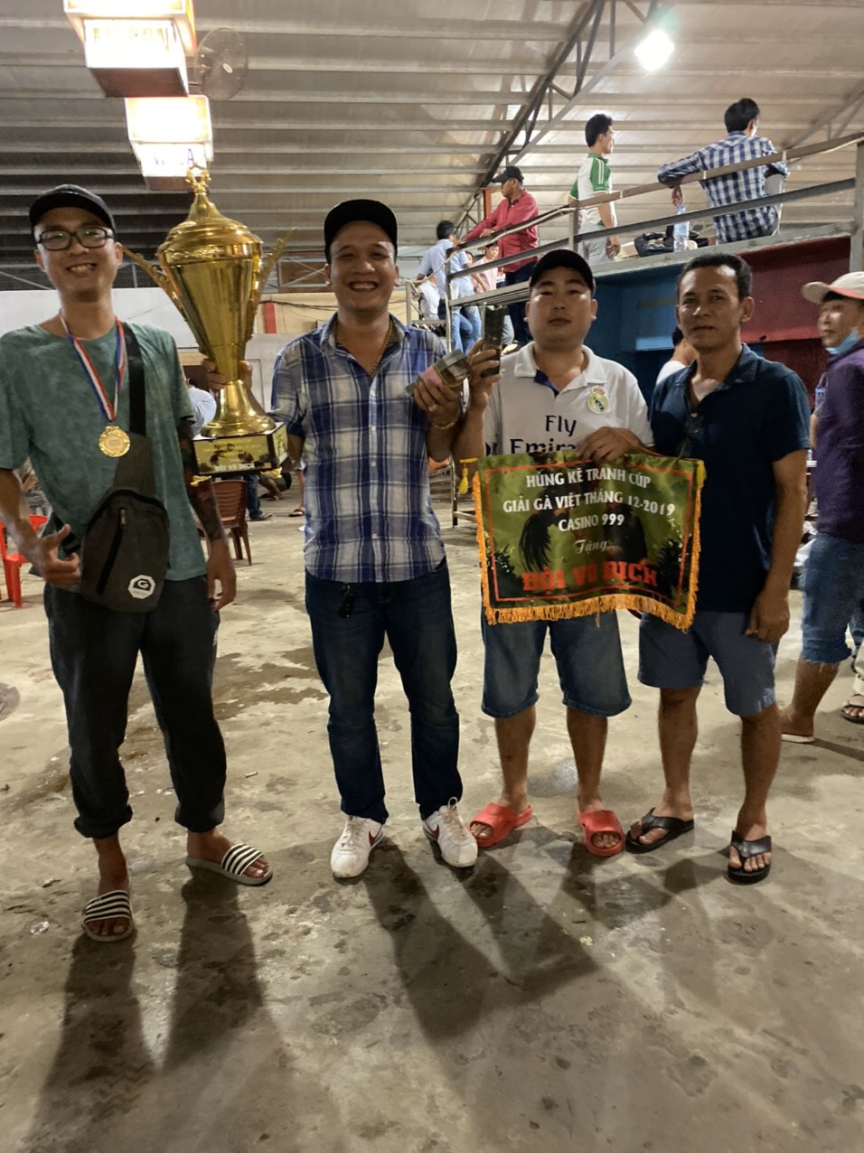 HÌNH ẢNH VINH QUANG ĐOẠT CÚP VÔ ĐỊCH 15/12/2019